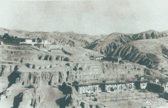 1947年12月25日至28日，中共中央在陜北米脂楊家溝召開(kāi)擴(kuò)大會(huì)議（十二月會(huì)議）。圖為會(huì)議會(huì)址。