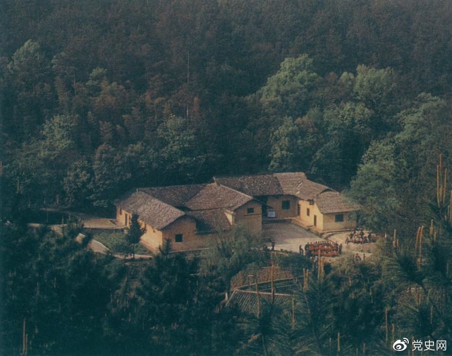 毛澤東故居&mdash;&mdash;湖南省湘潭縣韶山?jīng)_上屋場。1893年12月26日，毛澤東在這里誕生。